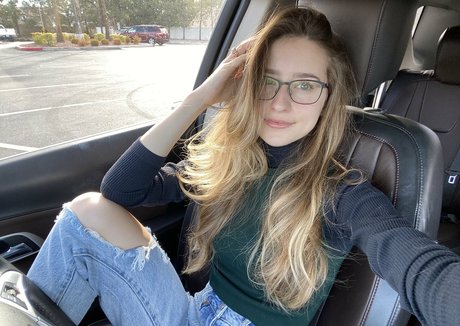 RyyFyy actrice libre des photos