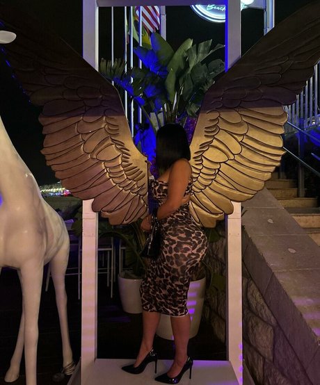 nadine djelassi pretty actress photo