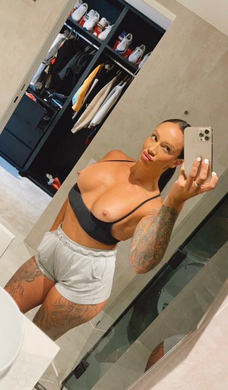 Hayley Vernon star du porno nue galerie