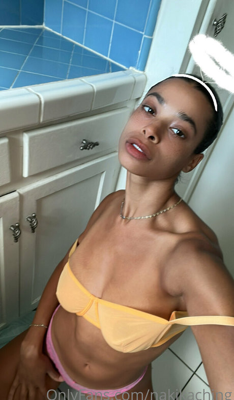 Naki Kaching star du porno gratuite des photos