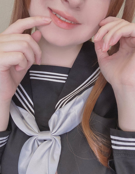 MintyMiyako modelo desnudos galerías