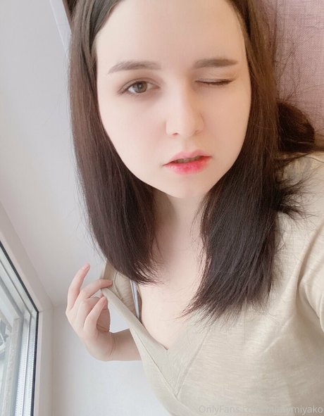 MintyMiyako étoile gratuite des photos