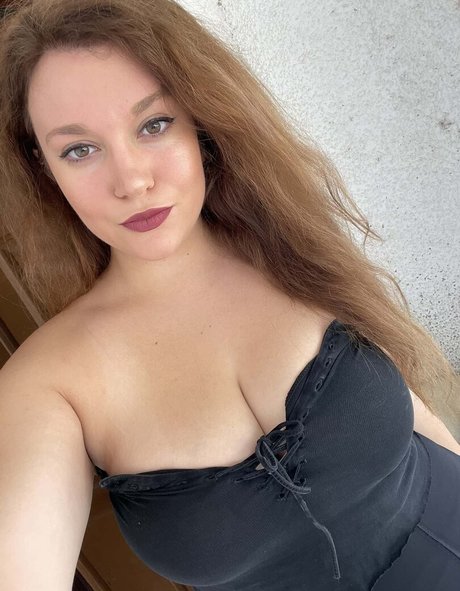 Carmen Curvy modèle pornographique collection