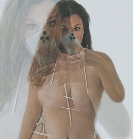 Carmen Curvy meilleure étoile img