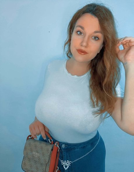 Carmen Curvy star pornographique photos