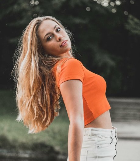 Sophia Florsch sexy pornstar pics