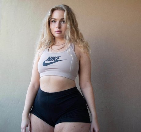 Emmahaggstrom nude model photos