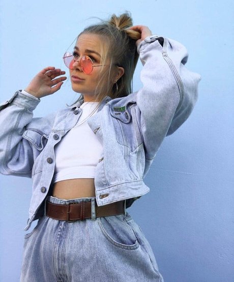 Emmahaggstrom modèle adulte images