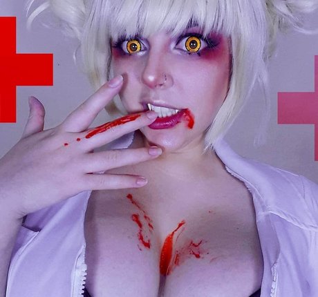 OnlyFans dune MILF blonde et pulpeuse art de haute qualité images