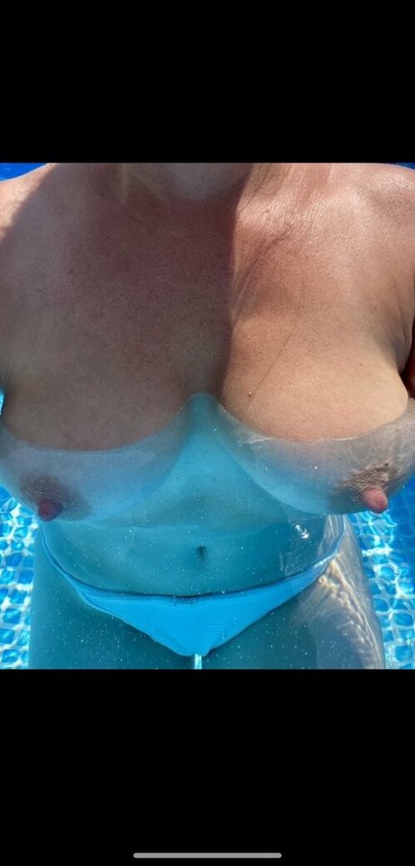 Saltedhoney star pornographique photo