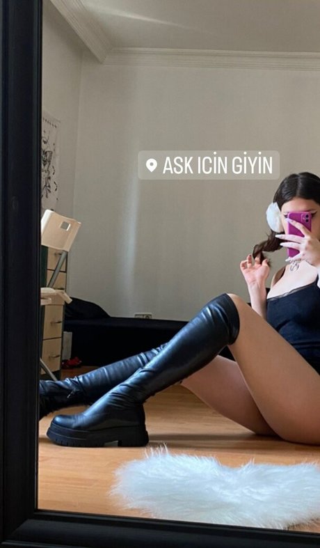 derin4y modèle pornographique images