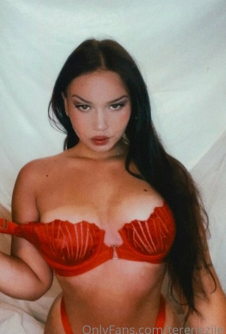 terenezije nudes model img