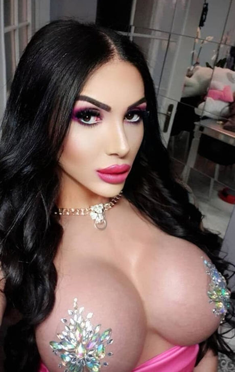 TS Afet Yakar porn model image