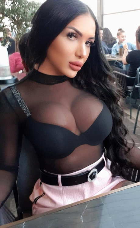 TS Afet Yakar pornstar perfect img