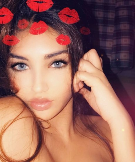 Brie Adeline modelo atractivo galería