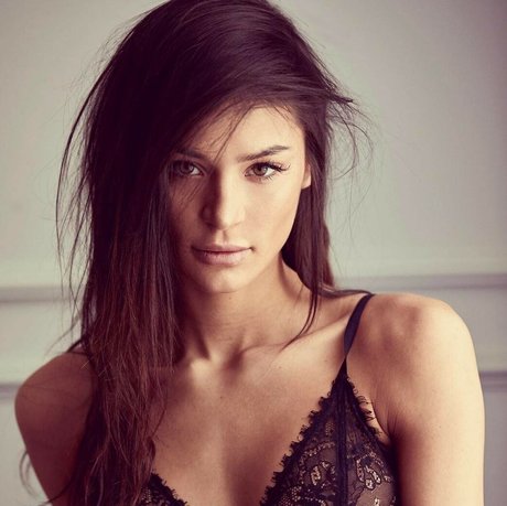 Sandra Dziwiszek actrice artistique archive