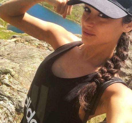 Sandra Dziwiszek modelo agradable galería