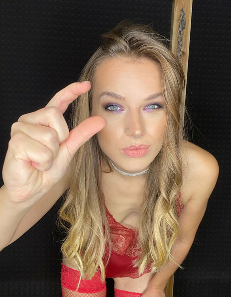 Lady Annabelle hd pornstar img