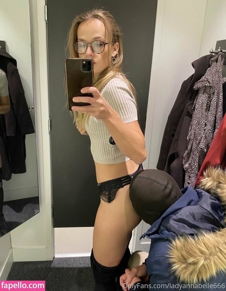 Lady Annabelle modèle parfait photos