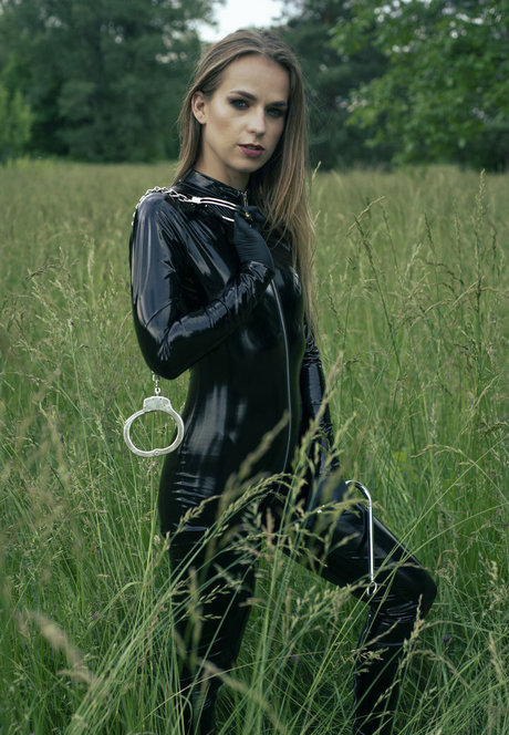Lady Annabelle perfect model pictures