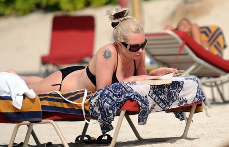 Rita Simons exclusive model img