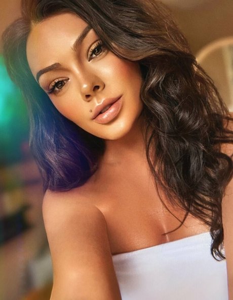 Imogen Loxley pornstar pretty photo