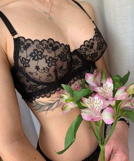 MidoriShake model naked img