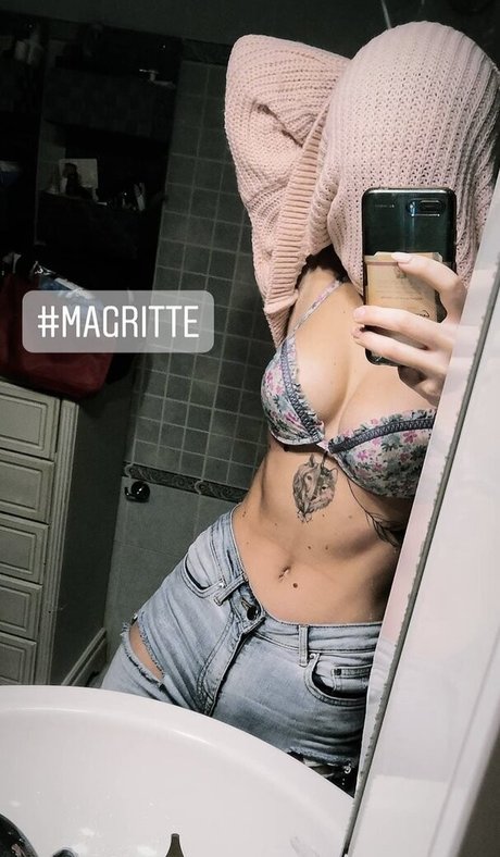 MidoriShake modelo xxx foto