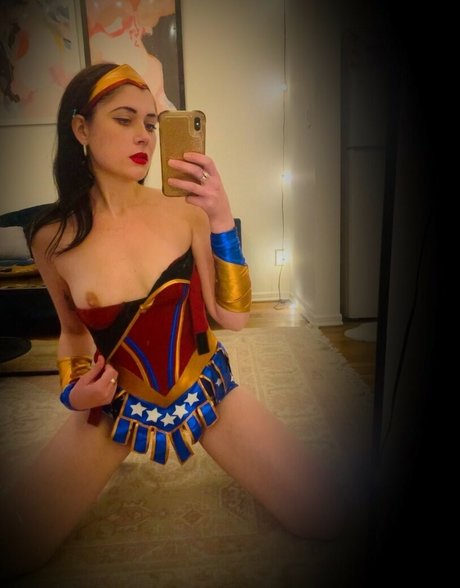 Keanu Thompson estrella porno erótica galería