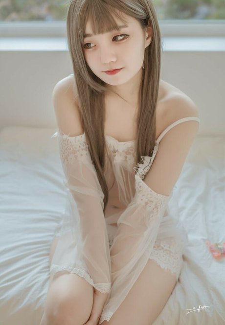 Djawa Jenny modèle porno images