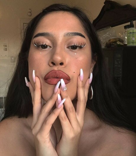 LaMoneyDiosa beautiful star photos