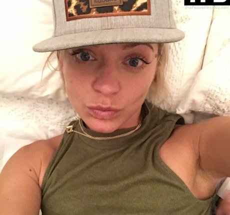 Claire Hutchings jolie actrice photos