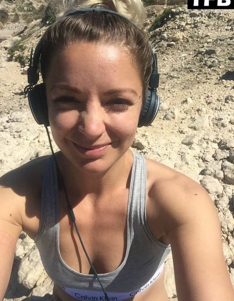 Claire Hutchings star érotique img