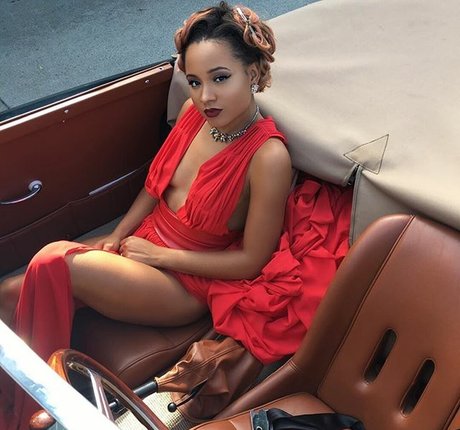 Rhyon Nicole Brown modelo xxx foto