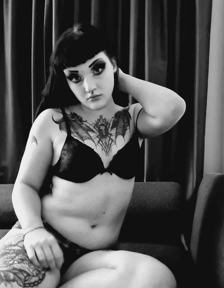 mybeautifulnightmare modèle de sexe archive