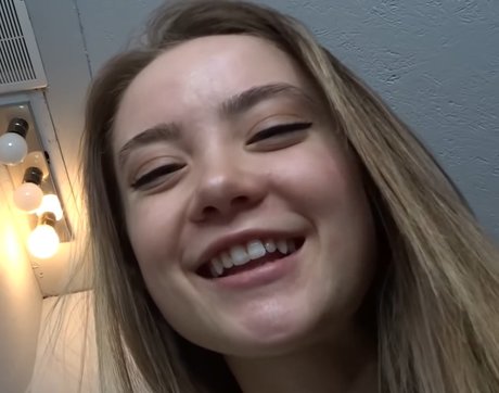 Madi ASMR best star photo