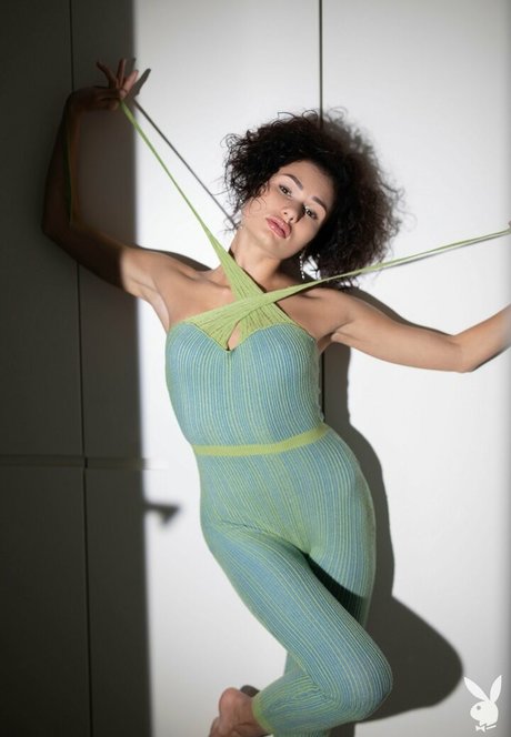 Layla Balan haut modèle archive