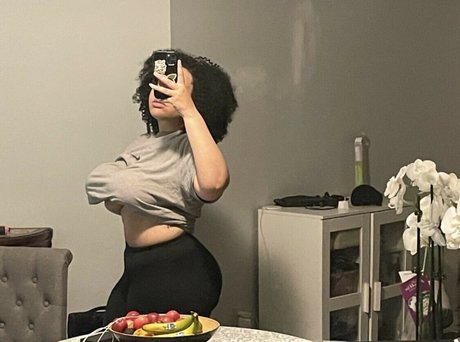 Tanya Mayenge estrella caliente galerías