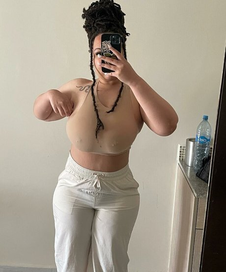 Tanya Mayenge modèle artistique img