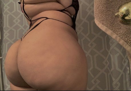 Tanya Mayenge modelo desnudos archivo