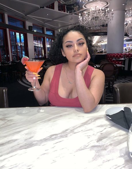 RosalbaNaomi belle étoile galeries