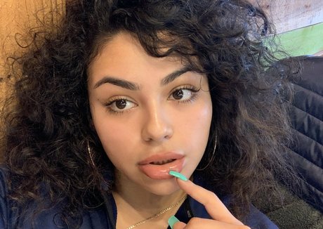 RosalbaNaomi star du porno nue des photos