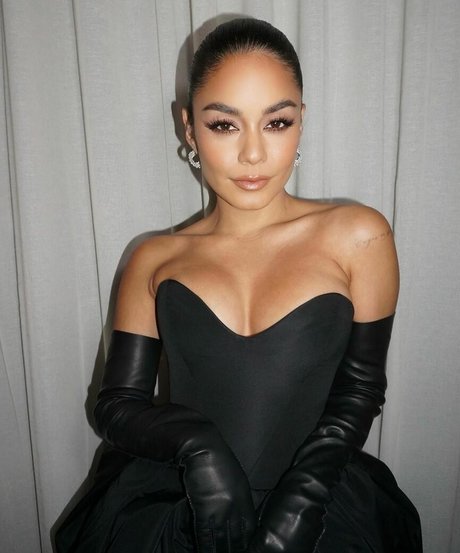 Vanessa Hudgens modelo sexy galerías
