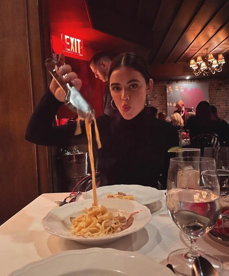 Lucy Hale xxx pornstar picture
