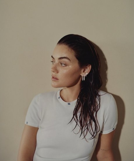 Lucy Hale hot model picture