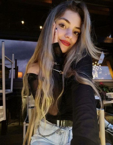 monica01 03 actrice nue des photos