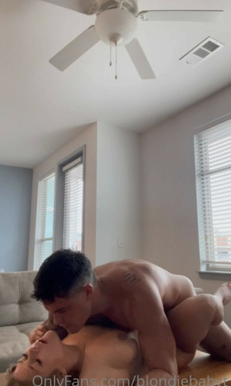 Taylor Stepaniuk estrella sexy galerías