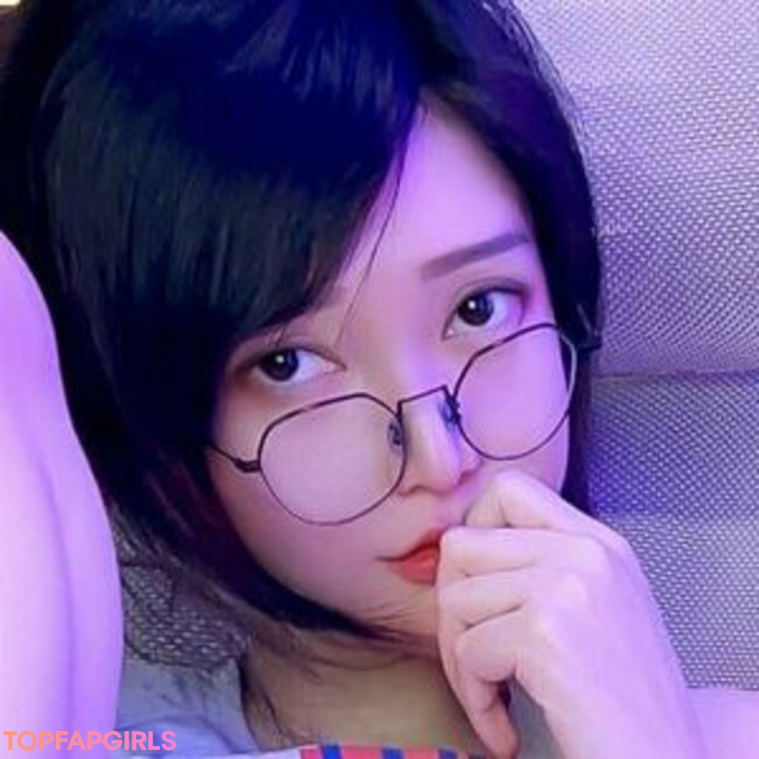 Potatogodzilla model nudes pictures