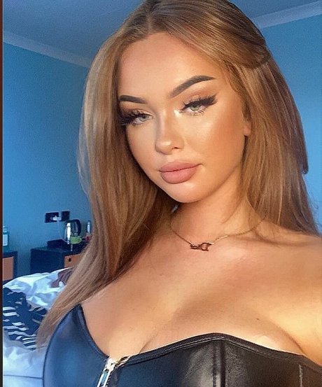 Neave Dare star hot images