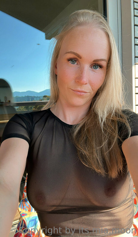 Mia Moon pretty actress images